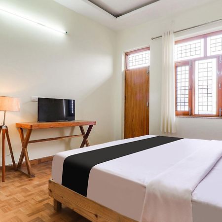 Hotel O Regal Indaur Kültér fotó