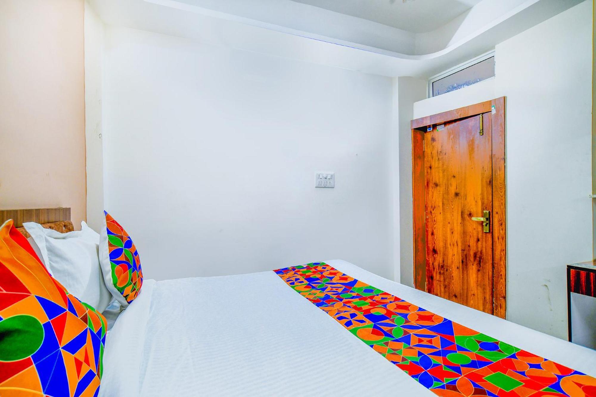Hotel O Regal Indaur Kültér fotó