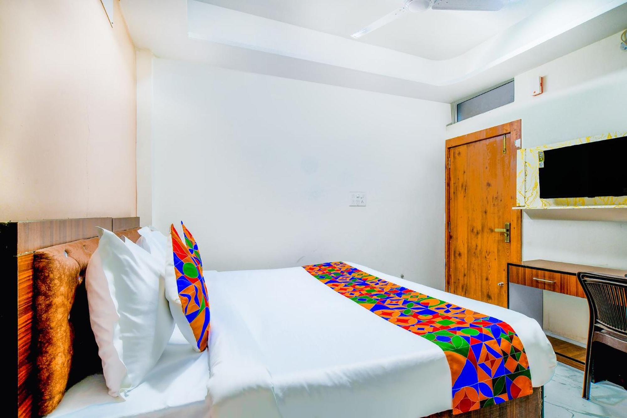 Hotel O Regal Indaur Kültér fotó