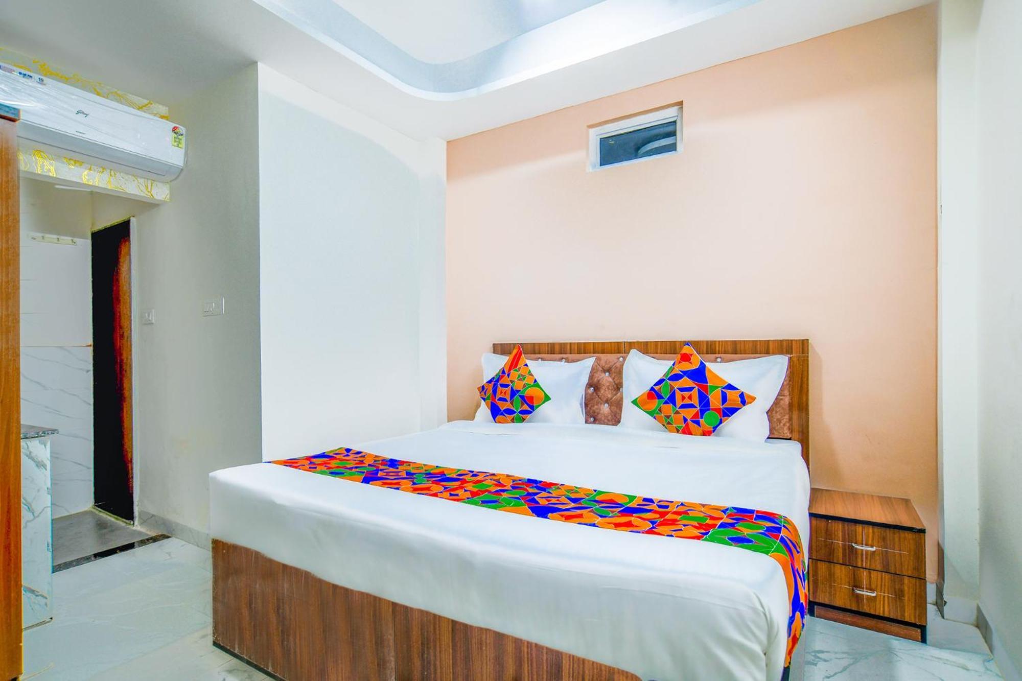 Hotel O Regal Indaur Kültér fotó