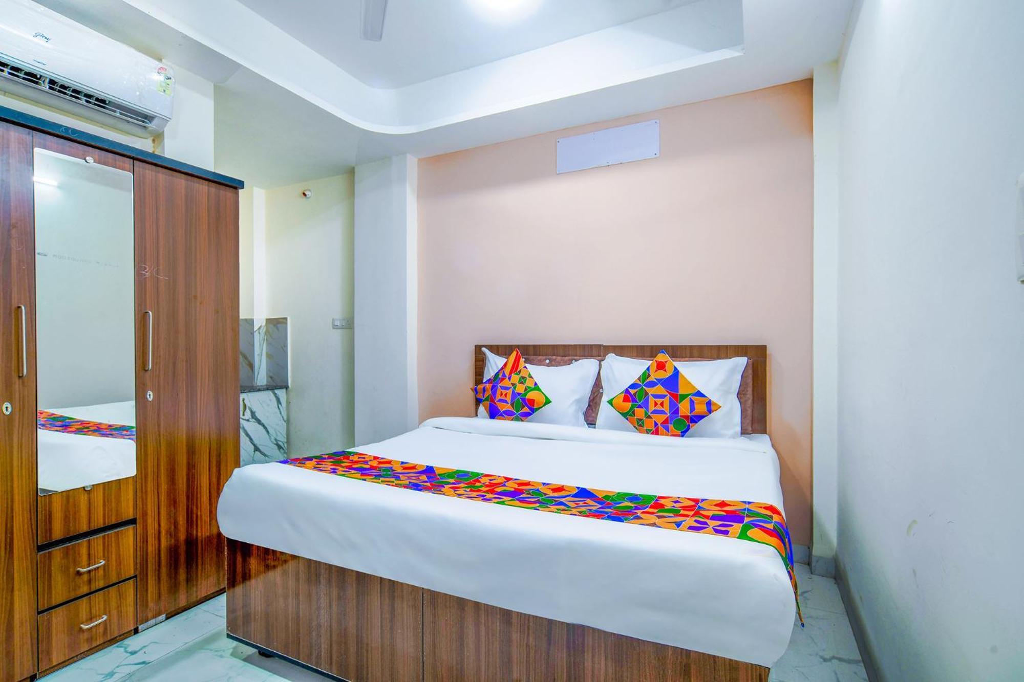 Hotel O Regal Indaur Kültér fotó