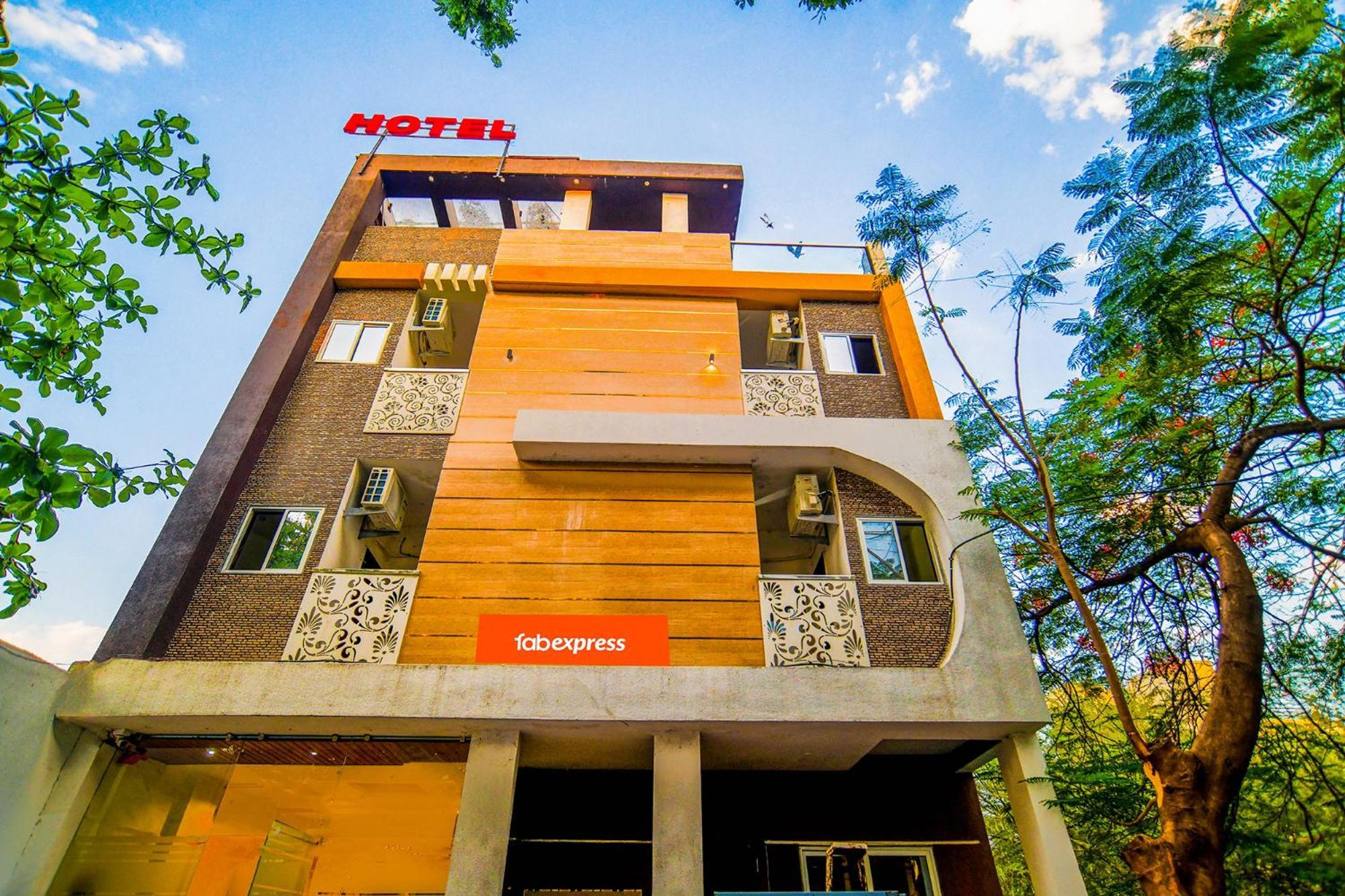 Hotel O Regal Indaur Kültér fotó