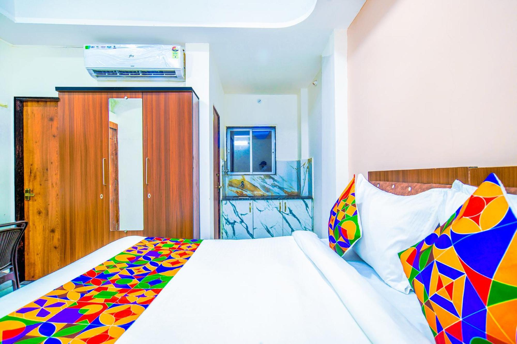 Hotel O Regal Indaur Kültér fotó