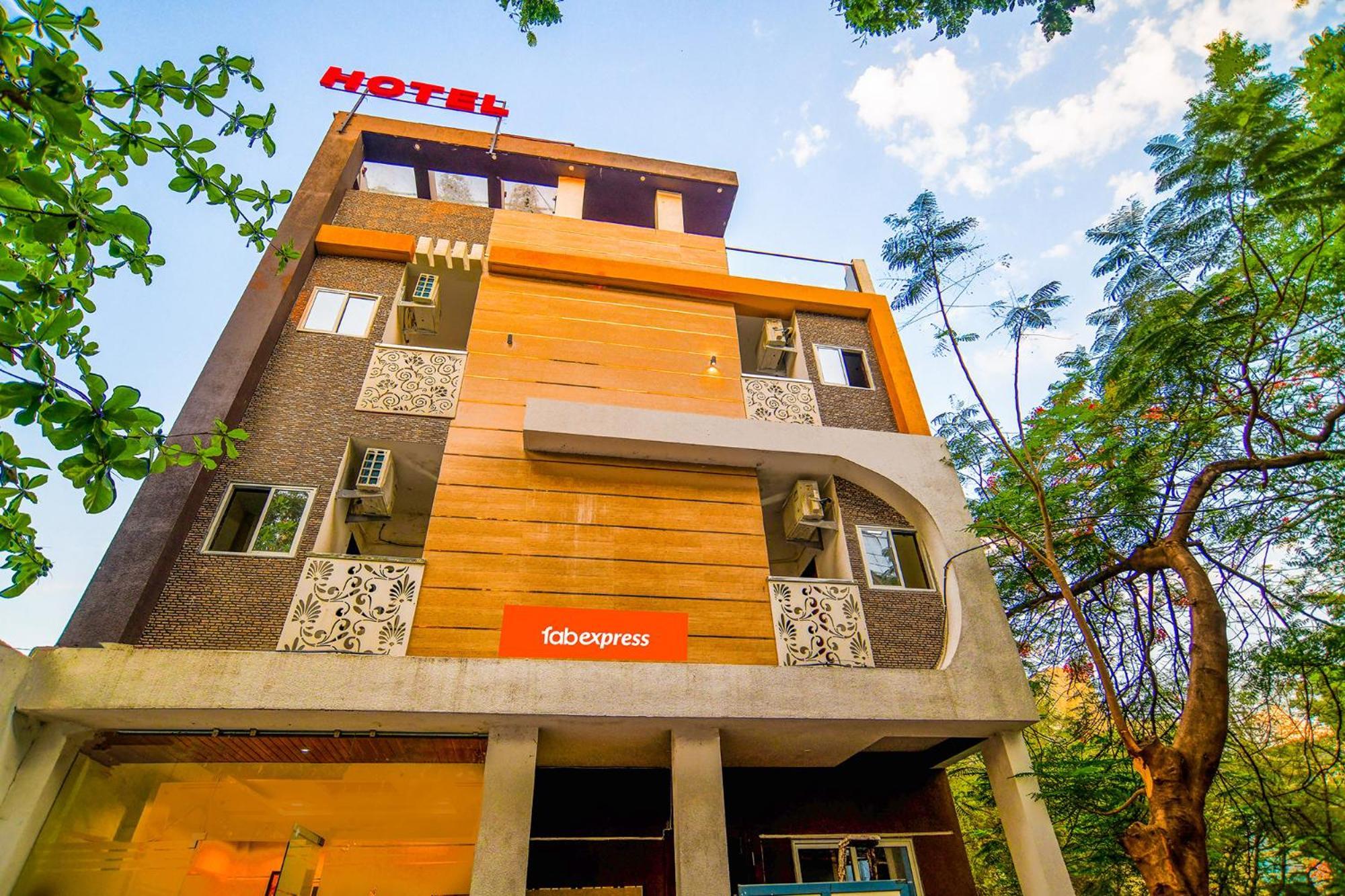 Hotel O Regal Indaur Kültér fotó