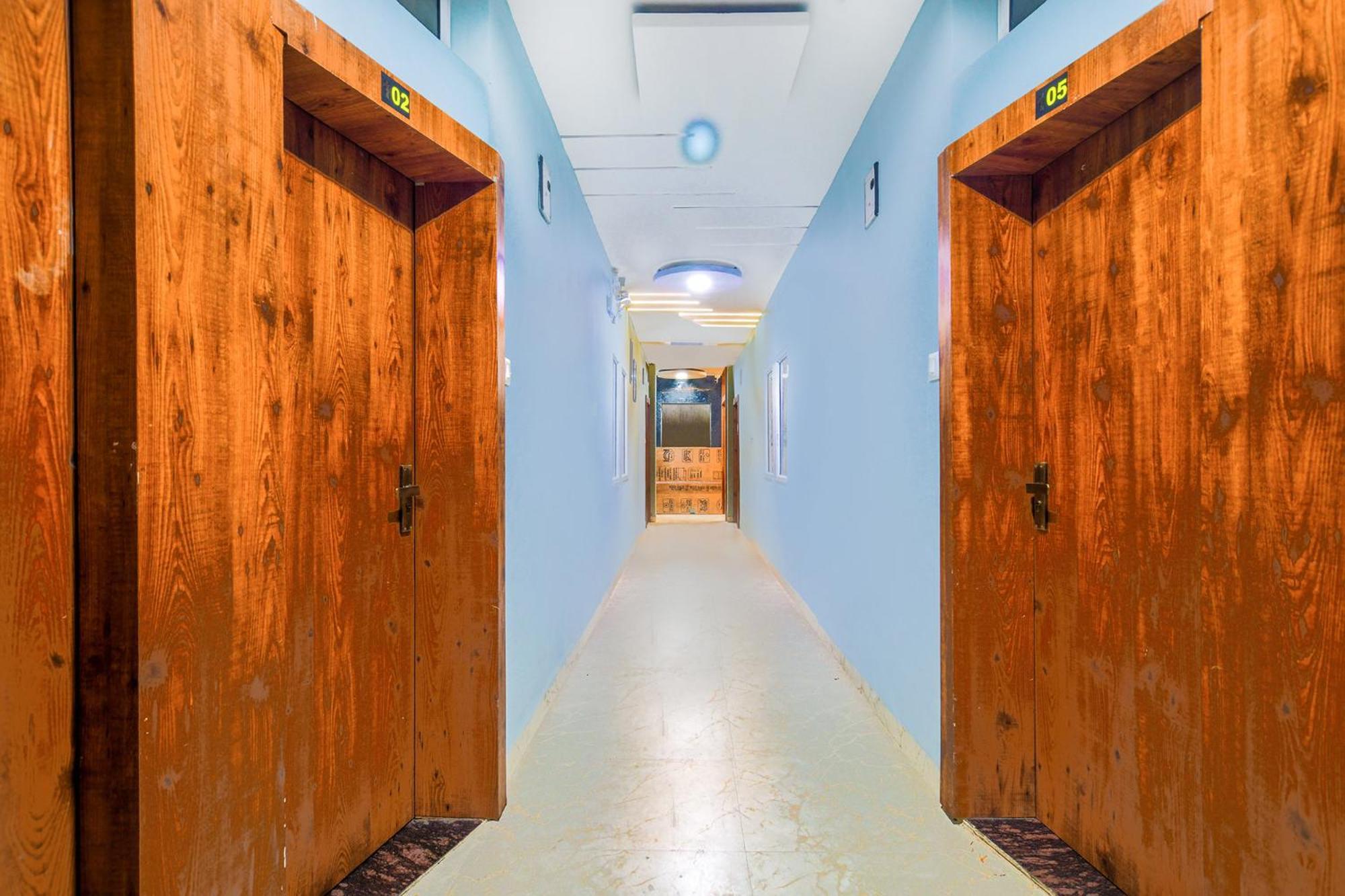 Hotel O Regal Indaur Kültér fotó