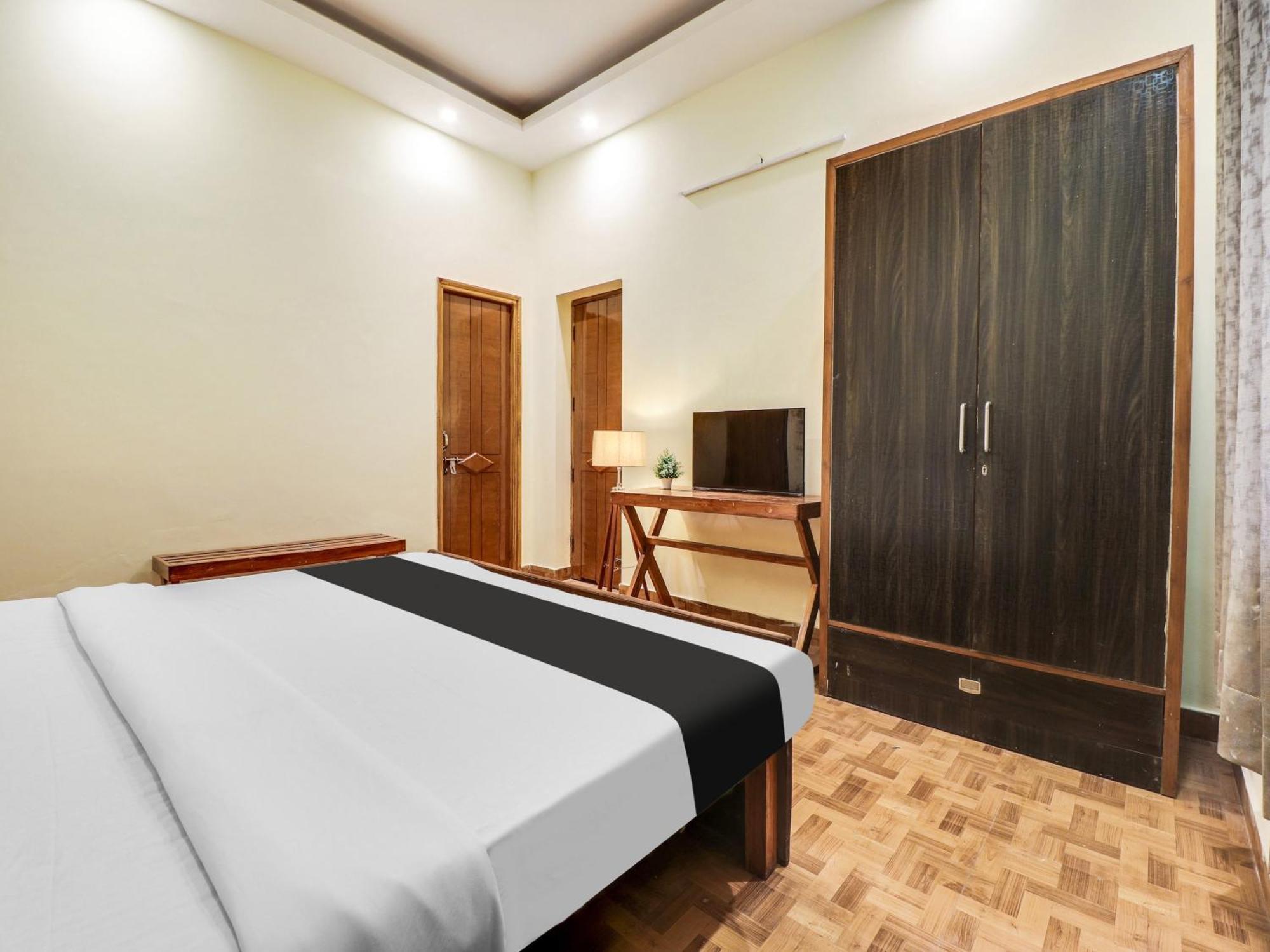 Hotel O Regal Indaur Kültér fotó