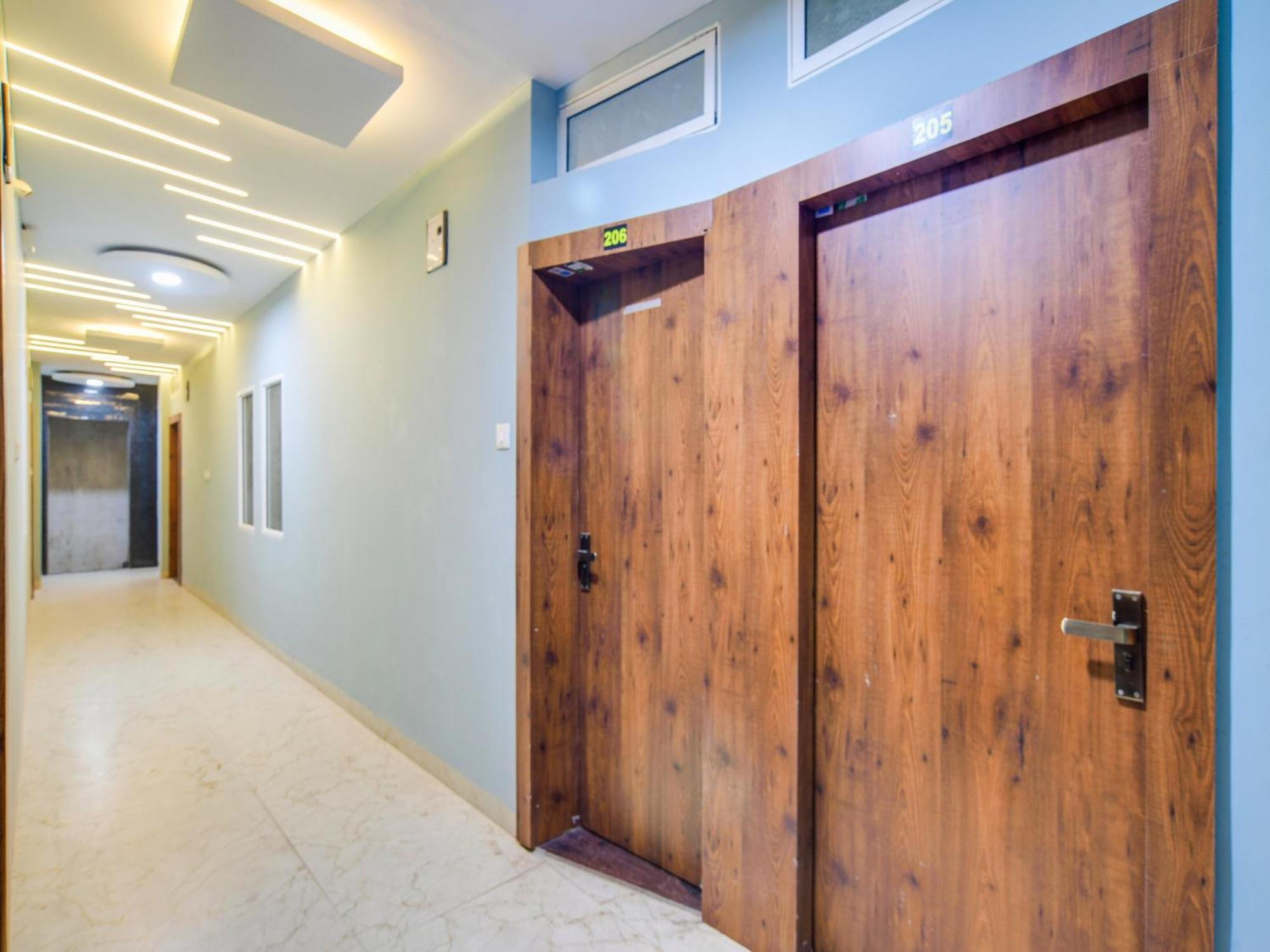 Hotel O Regal Indaur Kültér fotó