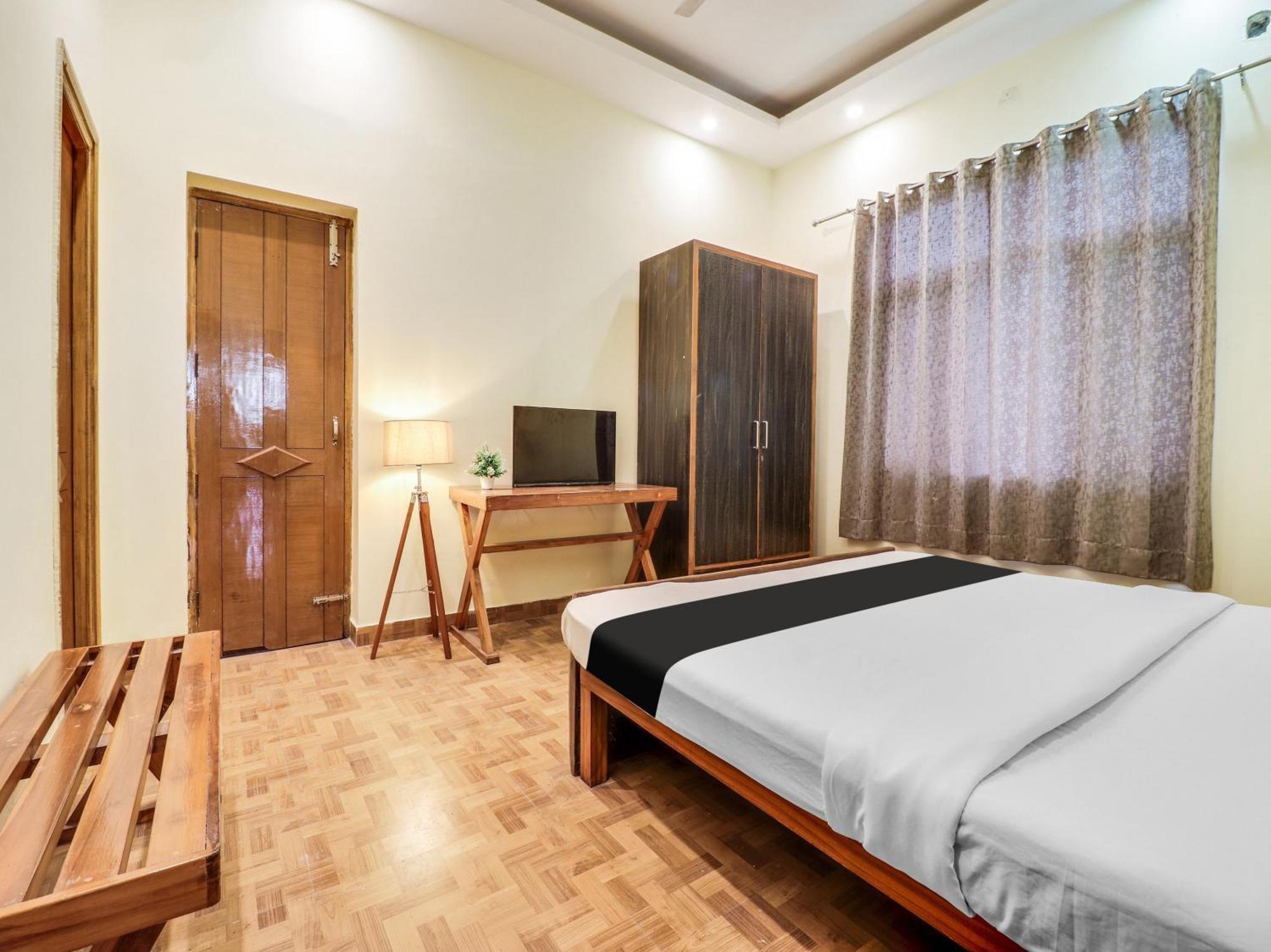 Hotel O Regal Indaur Kültér fotó