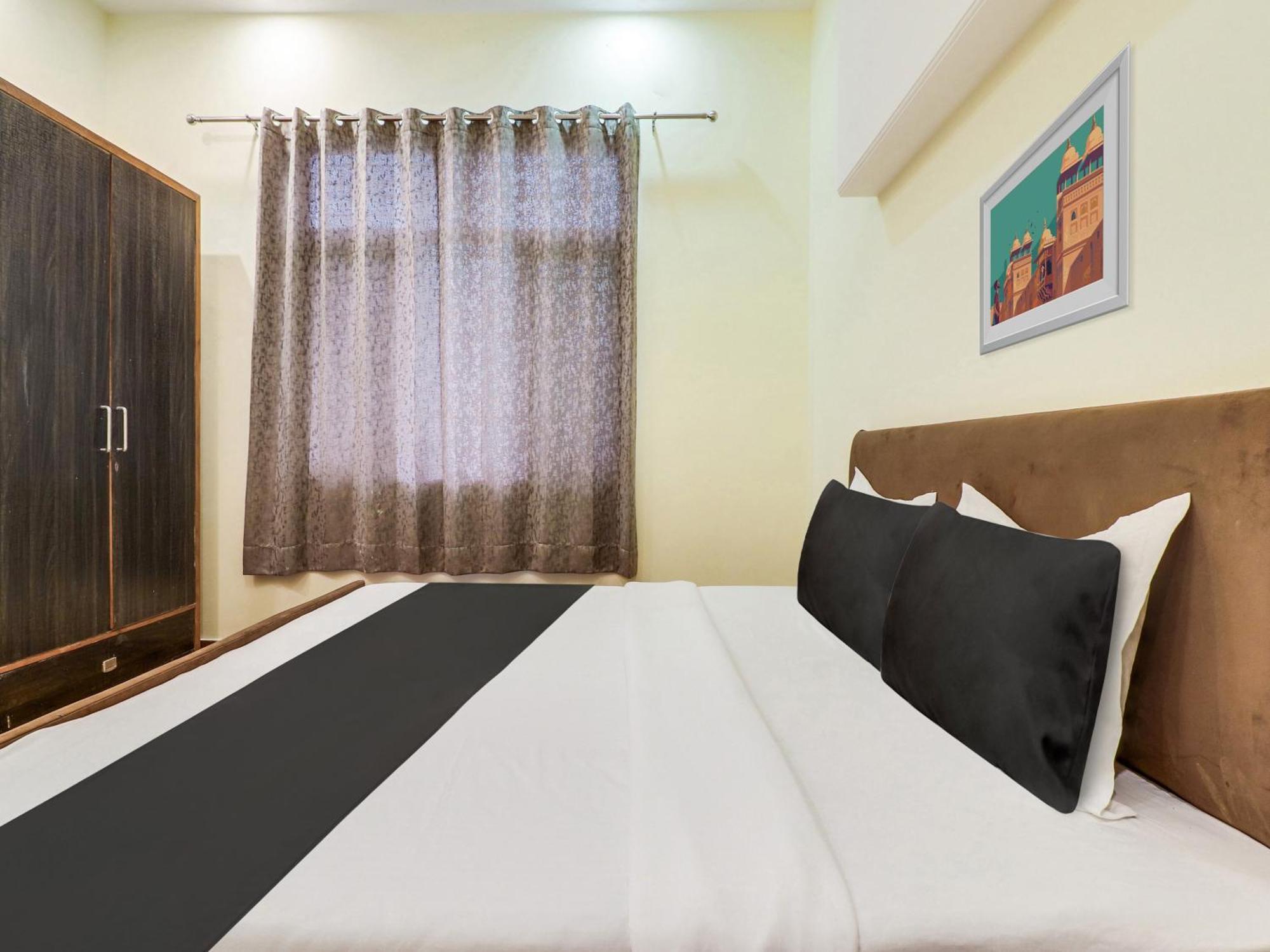 Hotel O Regal Indaur Kültér fotó